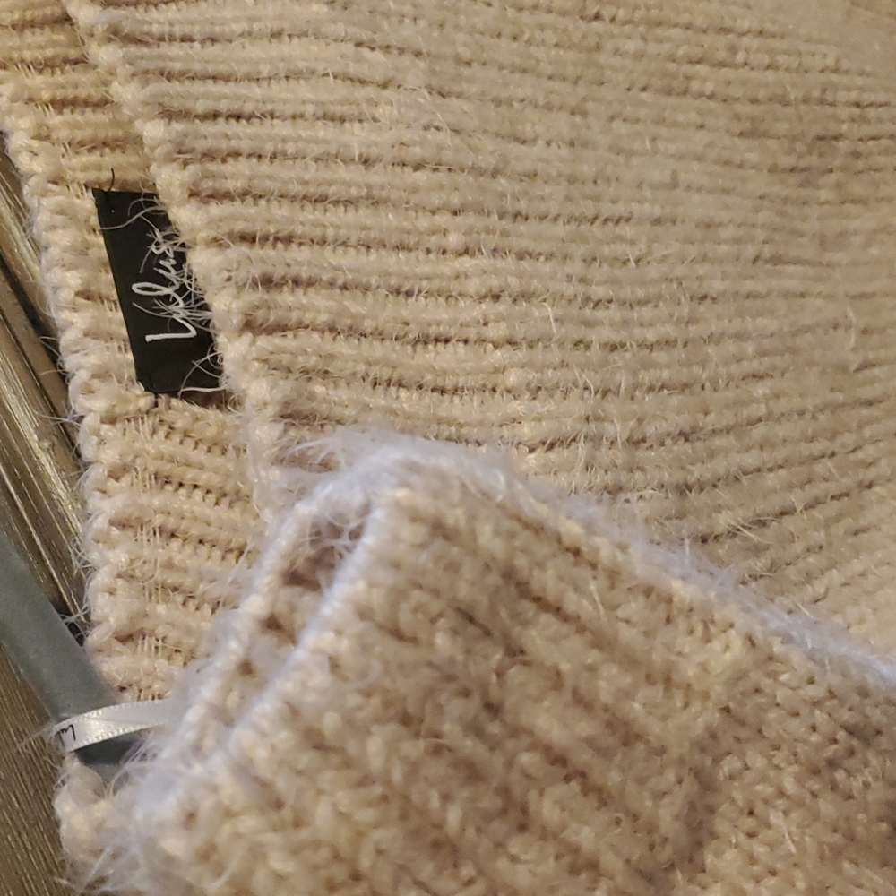 Lulu's Off The Shoulder Square - image 5